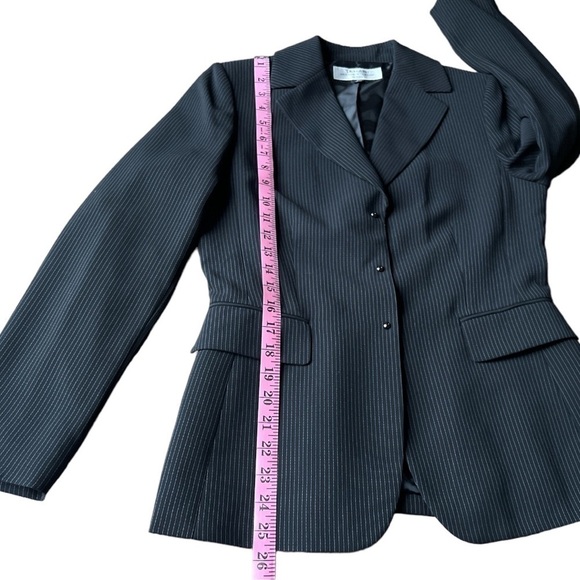 Tahari Arthur S. Levine Women’s Black Pinstripe Suit Blazer Jacket, Size 8P - Picture 10 of 11